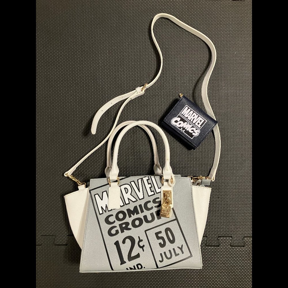 Samantha Thavasa Marvel Comics Cross-Body Gray & White Handbag & Wallet